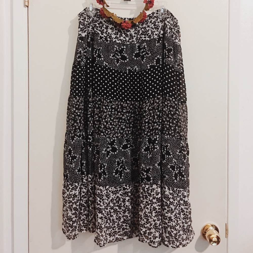 Chenault Black & Beige Floral Skirt
